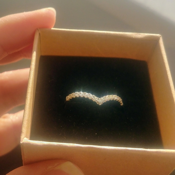 Moissanite chevron band 2mm sz 7.5 ring - Picture 5 of 8